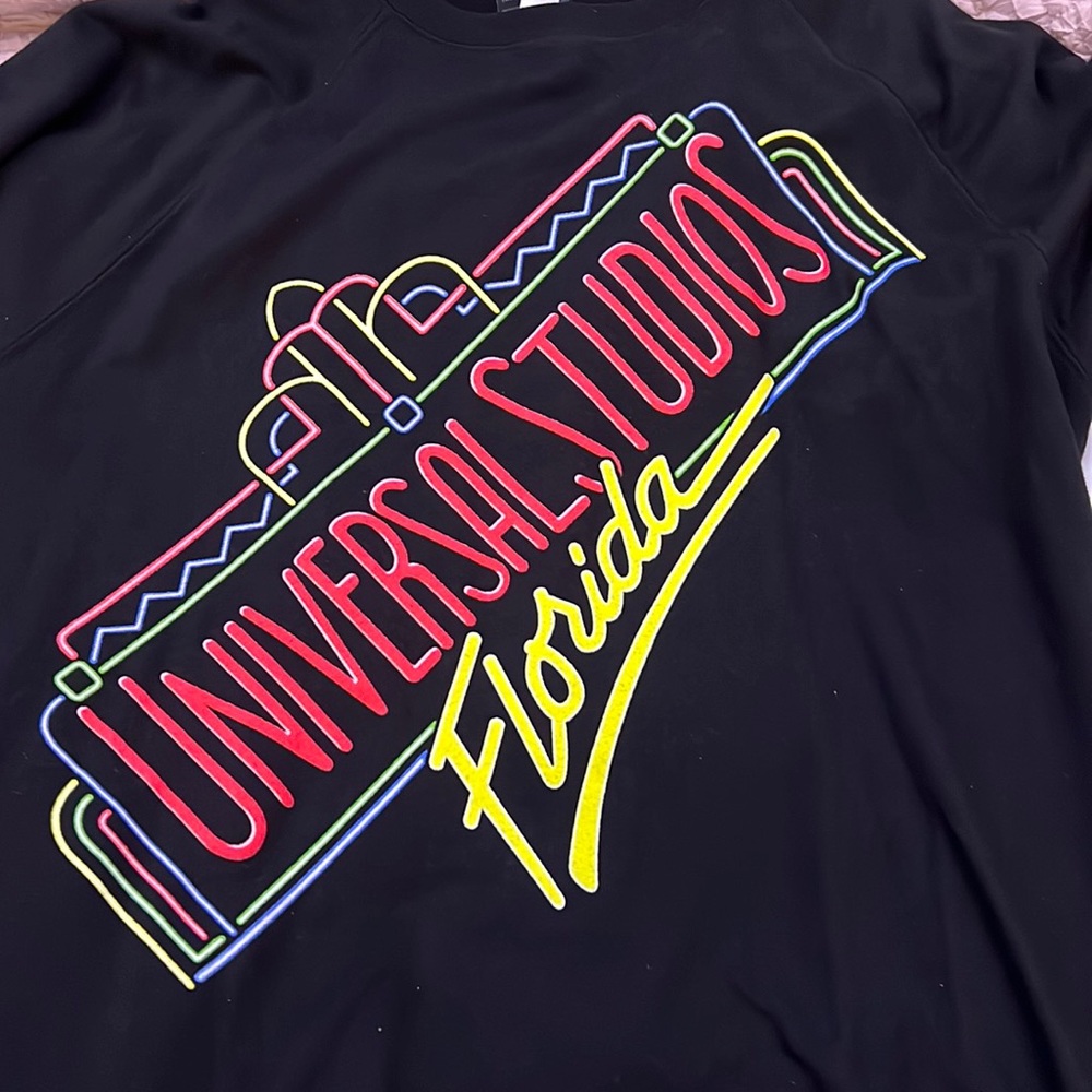 Universal studios crewneck from Universal in Florida. Color- Black. Size- 2XL